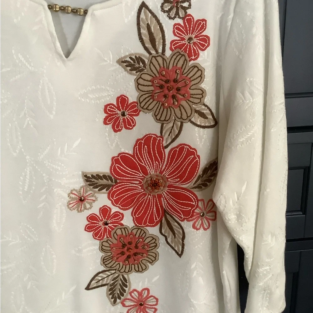 Alfred Dunner Women's Cream Floral Blouse - Picture 3 of 6